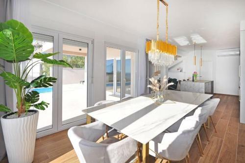 Villa Iva With Sea View And Pool