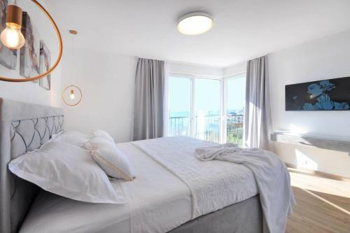 Villa Iva With Sea View And Pool