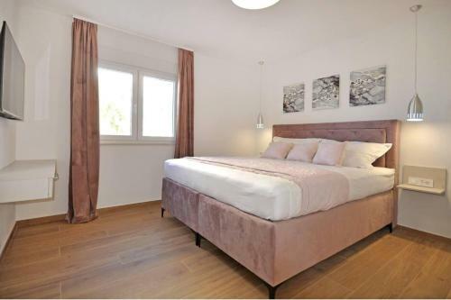 Villa Iva With Sea View And Pool