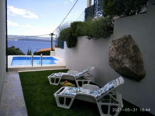 Private Pool And Sea View Apartment