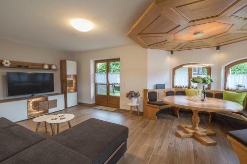Apartamento Ferienwohnungen Alpentraum - Wiesengl�ck