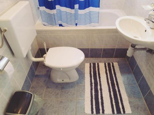 Apartments With A Parking Space Malinska, Krk - 19290