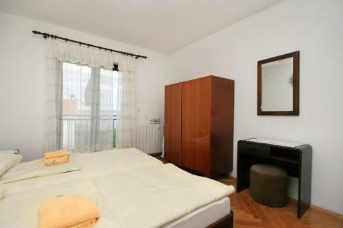 Apartments With A Parking Space Novi Vinodolski - 5514