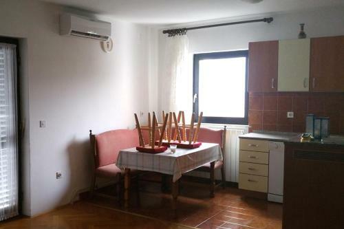 Apartments With A Parking Space Novi Vinodolski - 5514
