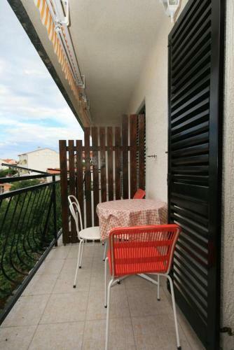 Apartments With A Parking Space Novi Vinodolski - 5514