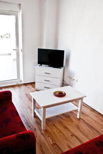 Apartments With A Parking Space Novi Vinodolski - 13098