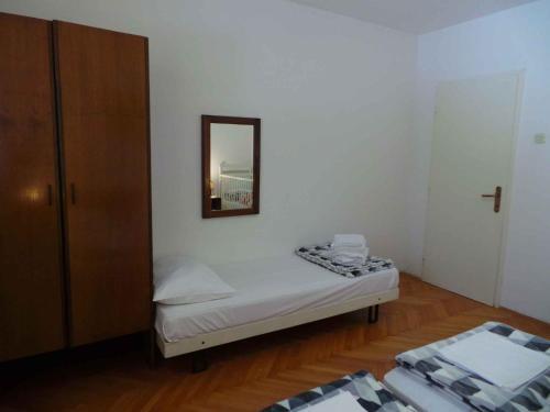 Apartments In Novi Vinodolski 38122