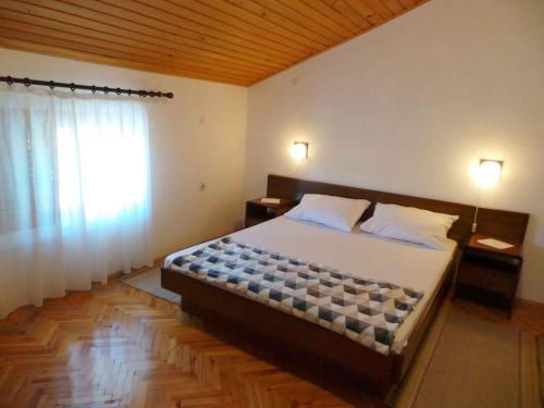 Apartments In Novi Vinodolski 38122