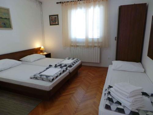 Apartments In Novi Vinodolski 38122