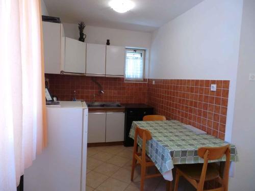 Apartments In Novi Vinodolski 38122