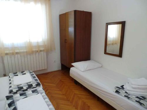 Apartments In Novi Vinodolski 38122