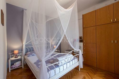 Seafront Apartment Mirta