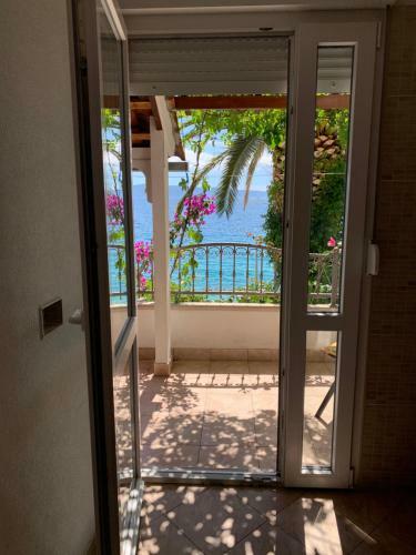 Apartamento Bouganville Seafront Studio