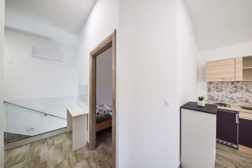 Vacation Stone House, 100m From The Beach