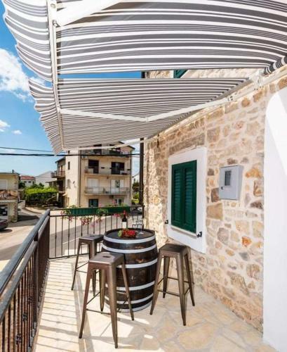 Vacation Stone House, 100m From The Beach