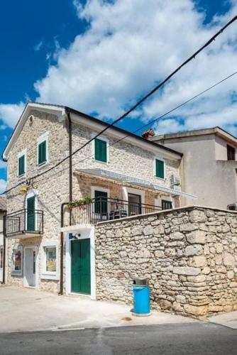 Vacation Stone House, 100m From The Beach