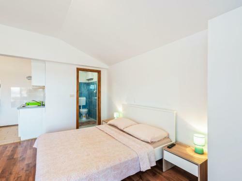 Pleasant Apartment In Posedarje Near Sea