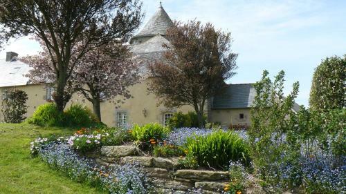 Bed & Breakfast Manoir De Lesplouenan