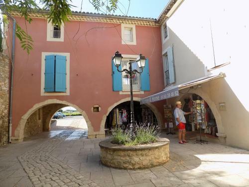 C�t� Cour, C�t� Jardin