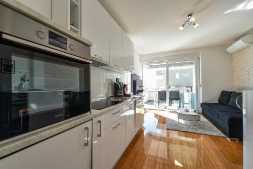 Maro Modern Apartment By The Sea