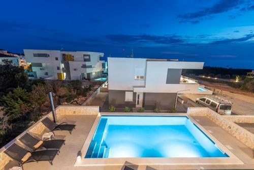 Villa Adria 2 Luxury Apartment With A Pool
