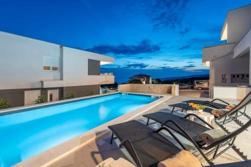 Villa Adria 2 Luxury Apartment With A Pool