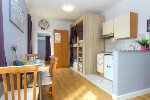 Apartments With A Parking Space Novalja, Pag - 17140