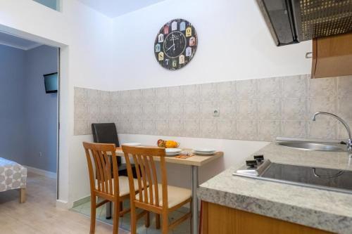 Apartments With A Parking Space Novalja, Pag - 17140