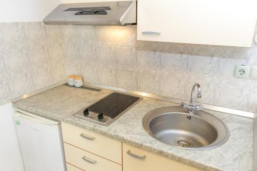 Apartments With A Parking Space Novalja, Pag - 17140