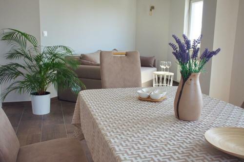 Retro & Fancy Apartments Lld