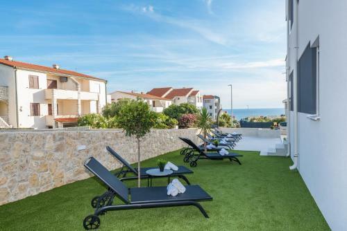 Pool Apartments Banta B