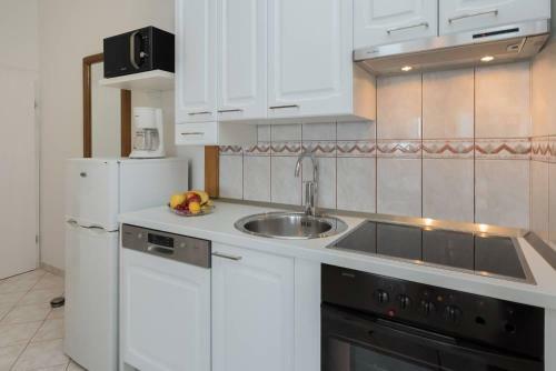 Sunrise Beach Apartments