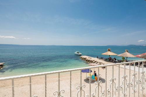 Sunrise Beach Apartments