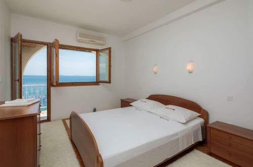 Sunrise Beach Apartments