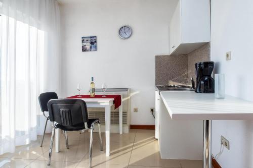 Apartments Toni 2000