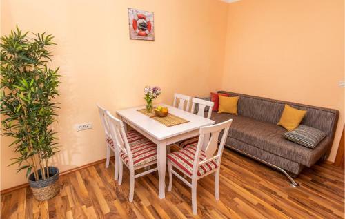 Beautiful Apartment In Podstrana With 2 Bedrooms