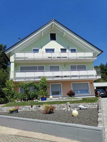 Apartamento Ferienwohnung Zum B�tst�n