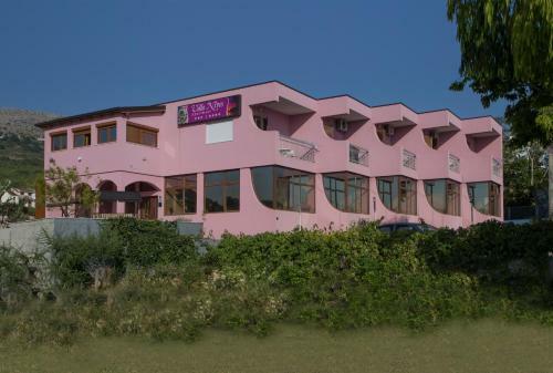 Villa Nives Holiday Apartment Rentals