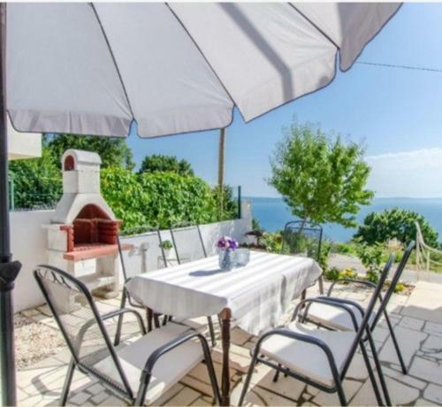 Holiday House Summer Rose, Near Split With Private Pool