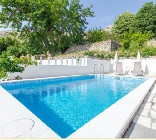 Holiday House Summer Rose, Near Split With Private Pool