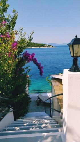 Efi's Cottage By The Sea