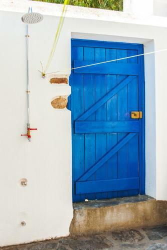 Blue & White: An Absolute Aegean Dream House