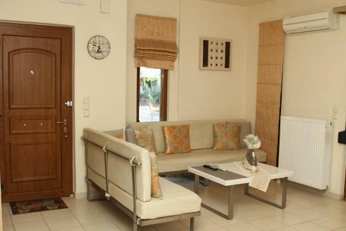 Sunny Villa By The Beach Gournes