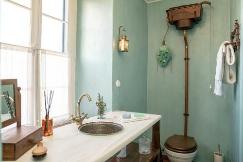 The 1813 Painter's Villa By Neuvel
