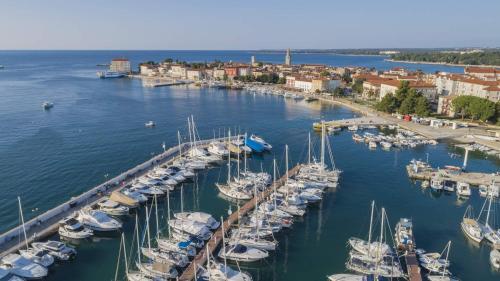 Apartmani Marina Pore?