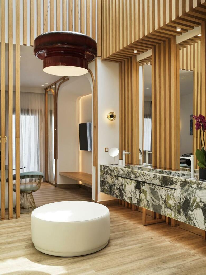 Hotel Cresanto Luxury Suites