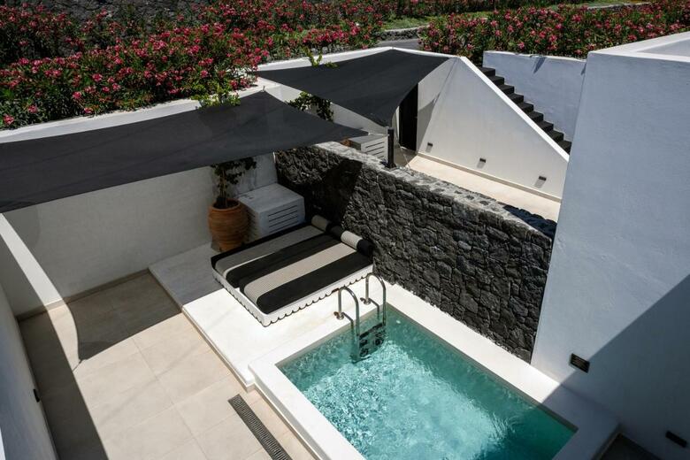 Hotel Cresanto Luxury Suites