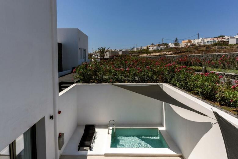 Hotel Cresanto Luxury Suites