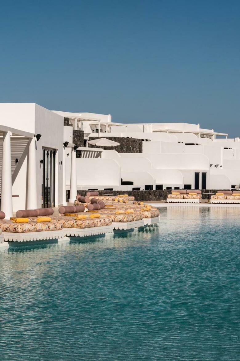 Hotel Cresanto Luxury Suites