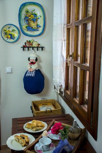 Rustic, Luxurious,garden Villa 70m From The Sea
